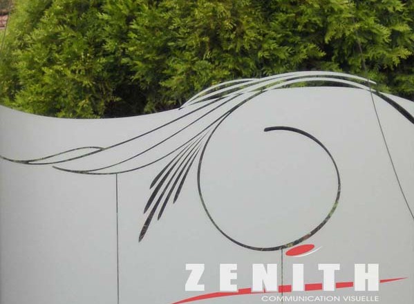 Glass Decor, film “effet sablé”, pare vue “effet sablé” ou “effet givré”, Décoration de vitre, pour commerçants et particuliers, Zénith Communication Visuelle, Lettrage – Image, Enseignes, VItres effet sablé, Décors, Illustration, Havay, Quévy, Mons, Hainautt, Bruxelles, Soignies, La louvière, Namur, Charleroi, Tournai, Liège, Wallonie