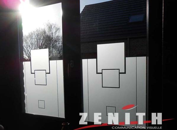 Glass Decor, film “effet sablé”, pare vue “effet sablé” ou “effet givré”, Décoration de vitre, pour commerçants et particuliers, Zénith Communication Visuelle, Lettrage – Image, Enseignes, VItres effet sablé, Décors, Illustration, Havay, Quévy, Mons, Hainautt, Bruxelles, Soignies, La louvière, Namur, Charleroi, Tournai, Liège, Wallonie